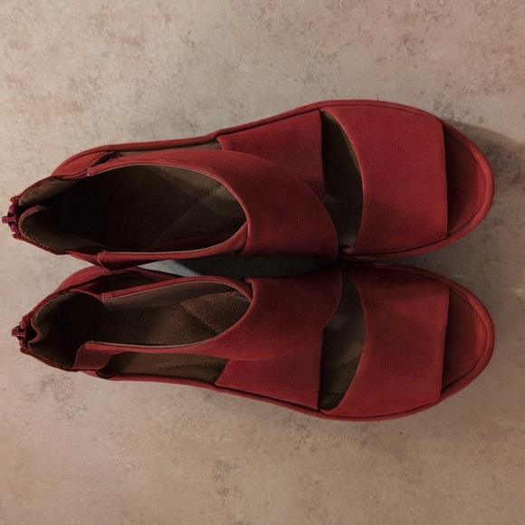 Clarks Wedge Heeled Criss Cross Sandals Red Orange - Size 10 - Picture 5 of 12